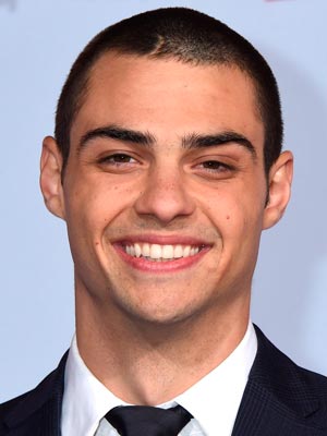 Ной Сентинео
Noah Centineo